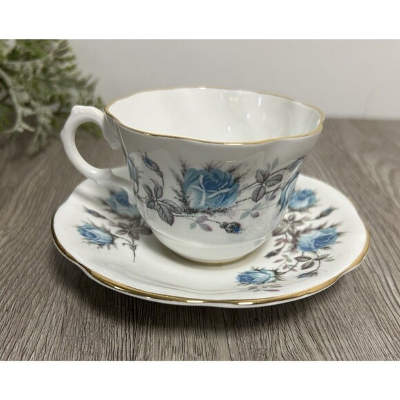 Vintage Royal Dover Bone China England Teacup & Saucer Blue Grey Roses Gold Trim - Picture 2 of 7